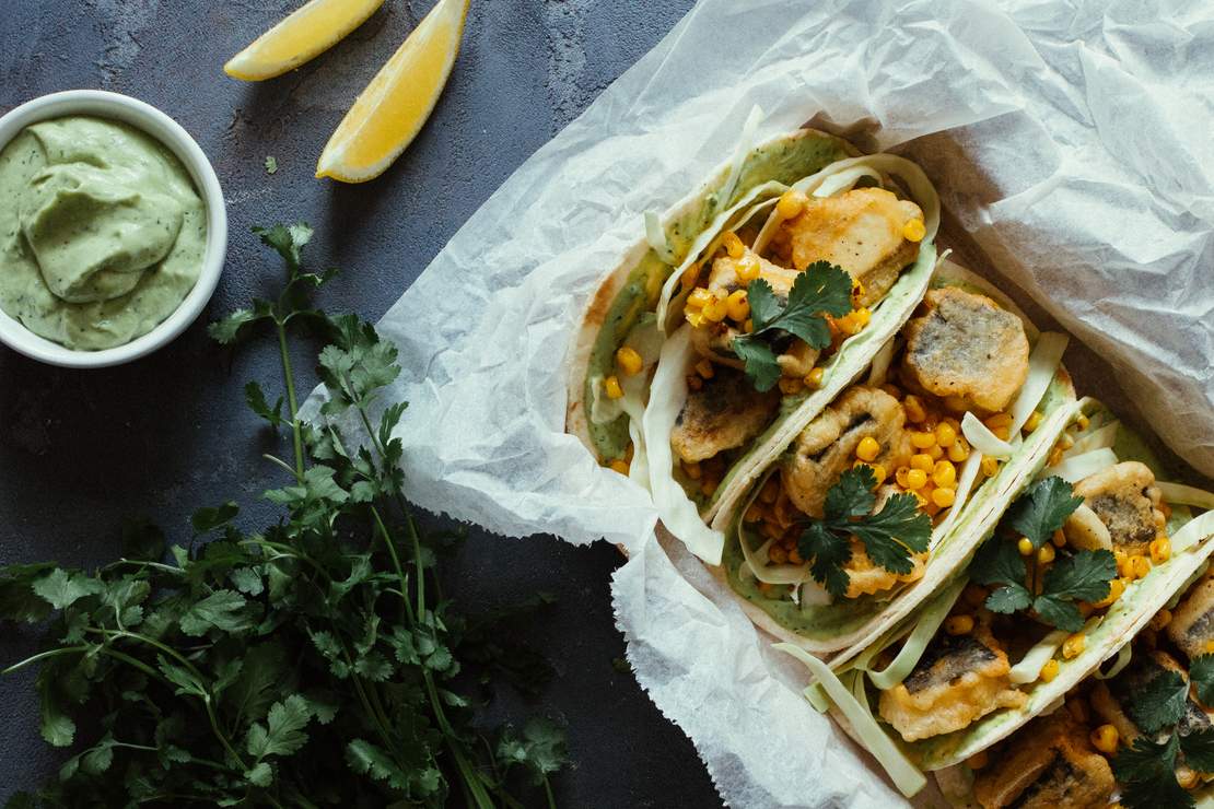 R249 Vegane Fisch-Tacos mit Avocadocreme