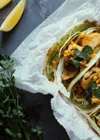 Vegane Fisch-Tacos mit Avocadocreme