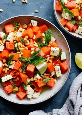 Schneller, veganer Wassermelonen-Feta-Salat