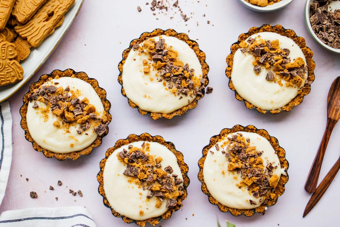 R482 Vegan No-Bake Speculoos Tarts with Vanilla Custard