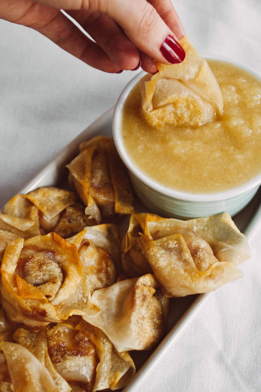 R236 Sweet wontons with pineapple-mango dip