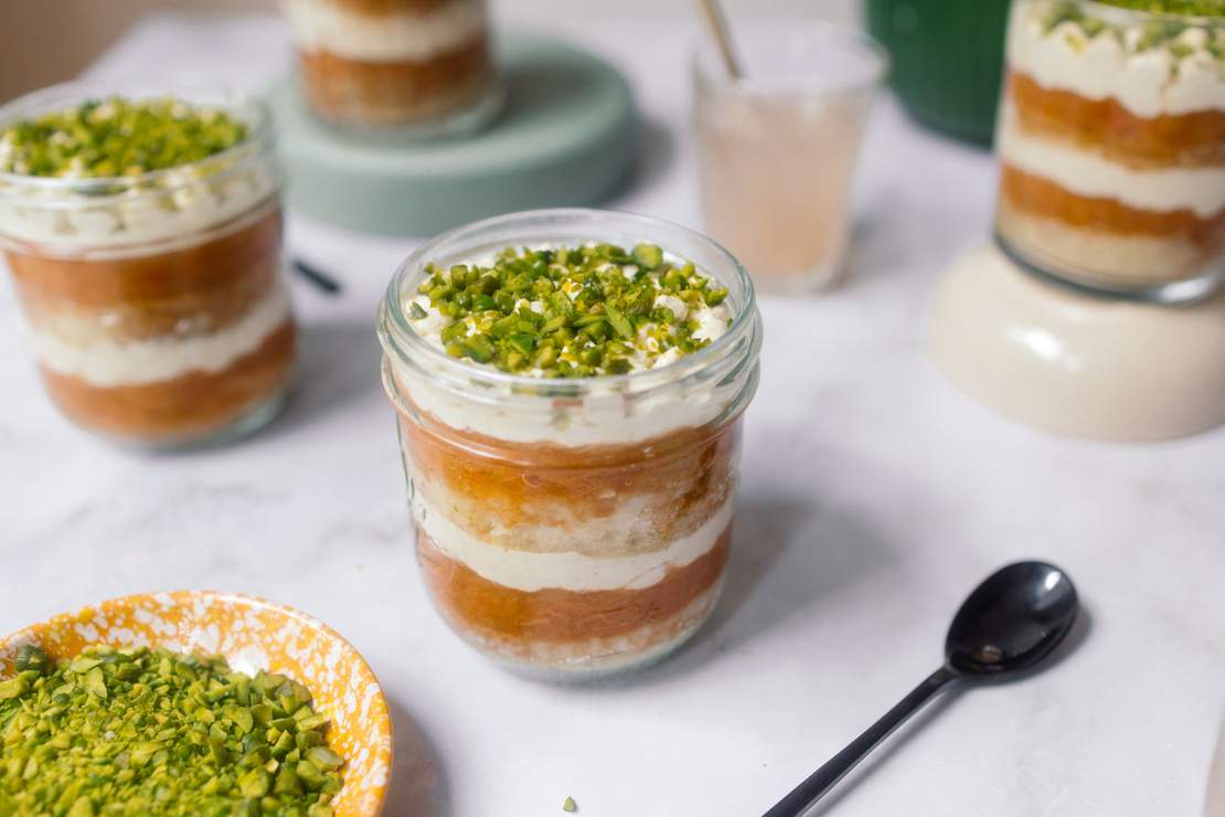 R899 Veganes Rhabarber-Pistazien-Tiramisu im Glas