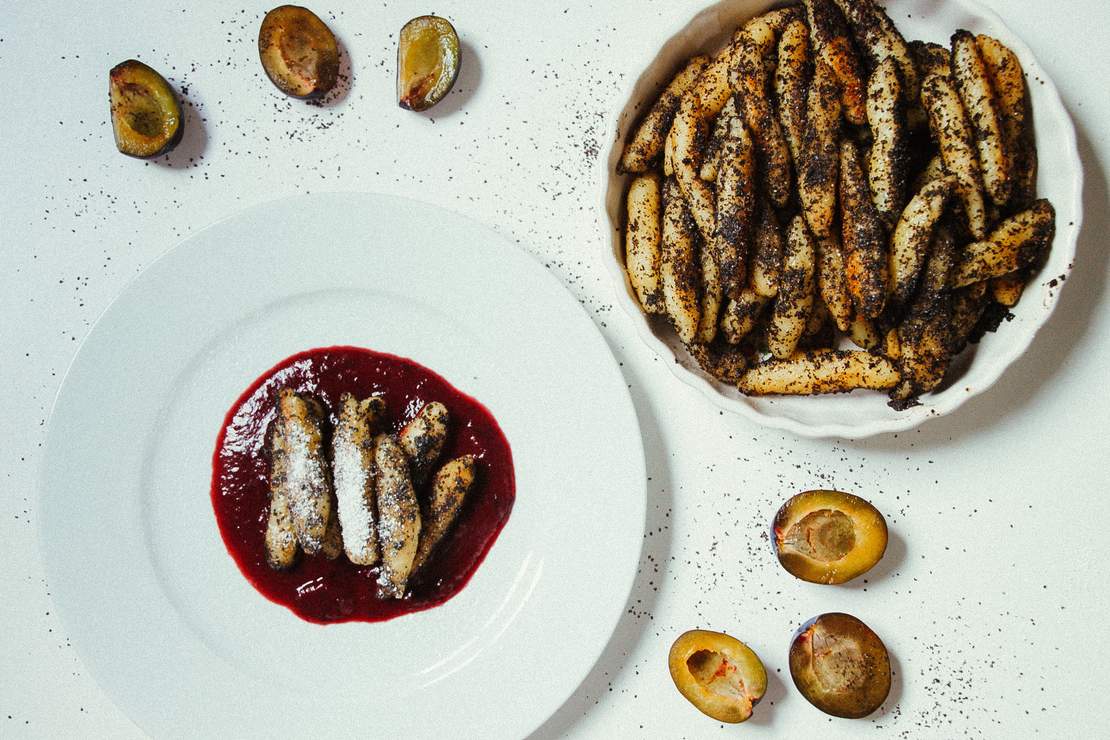 R81 Vegan poppy seed pasta with plum sauce