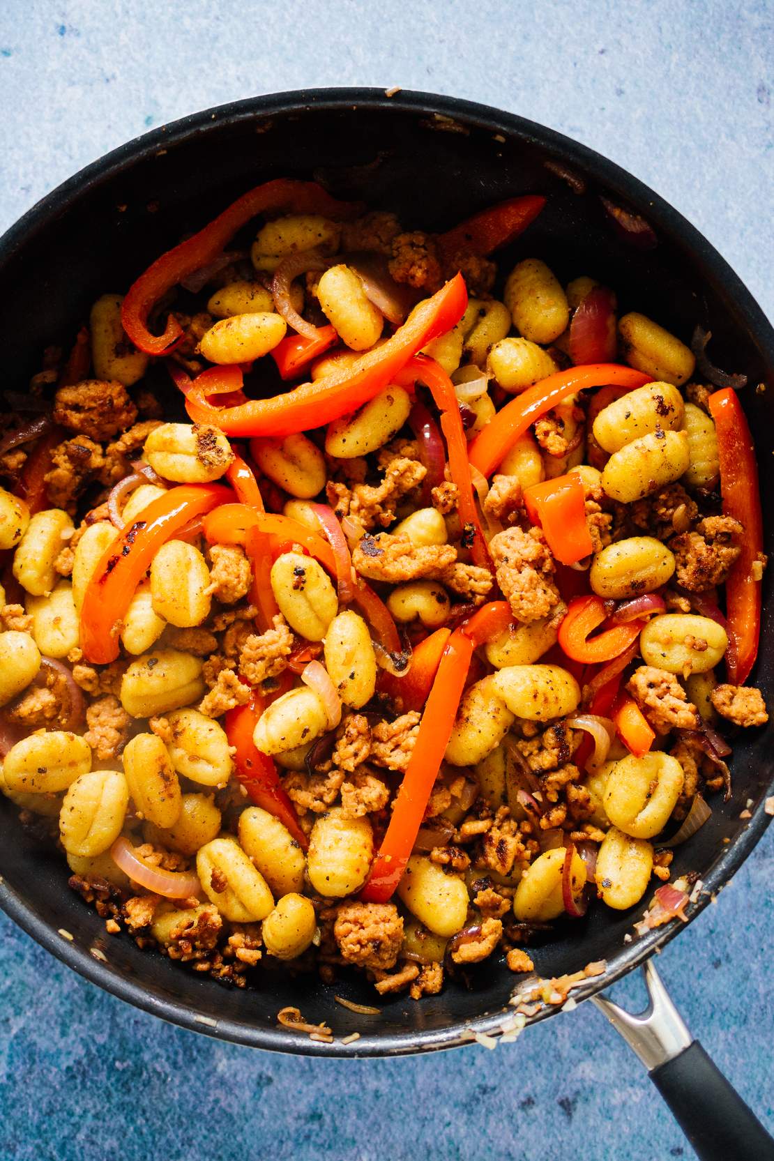 R570 Vegane Gnocchi-Pfanne mit „Hack“ & Paprika