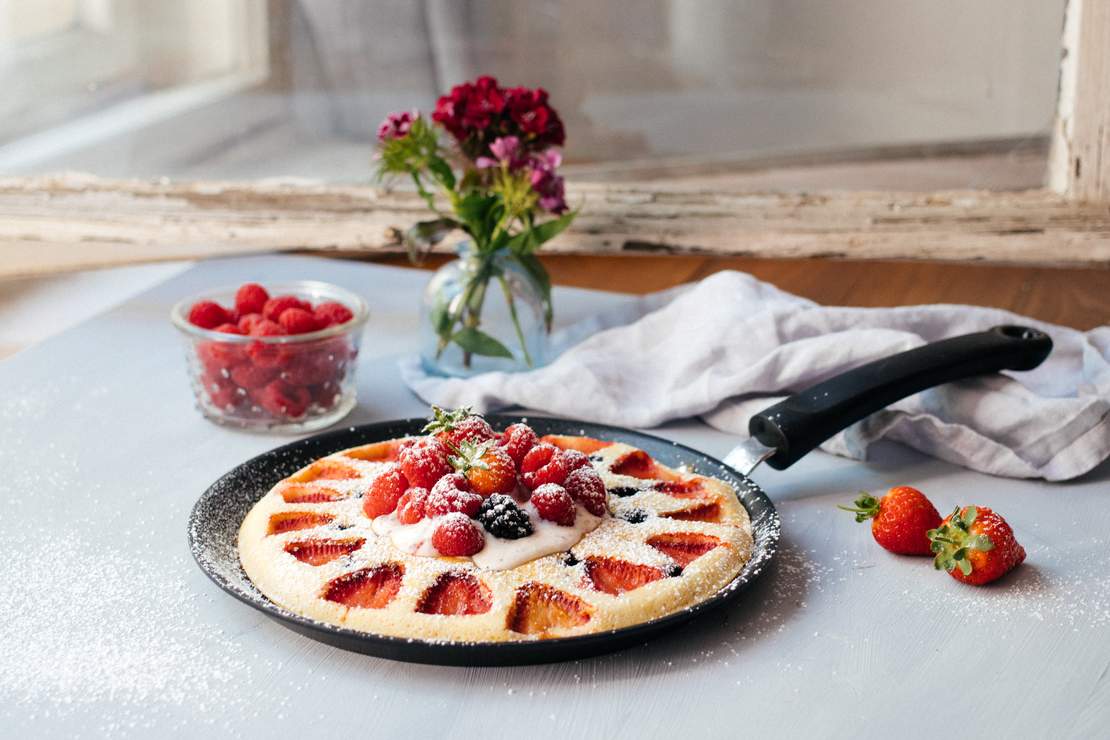 R399 Veganer Pfannen-Pancake mit eingelassenen Beeren