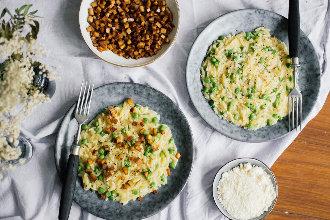 R432 Veganes Orzotto mit Erbsen und Räuchertofu