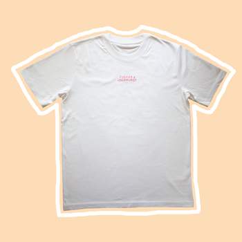 Weißes Shirt mit rosa Schriftzug