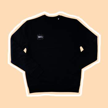 Schwarzer Sweater mit Streuseln