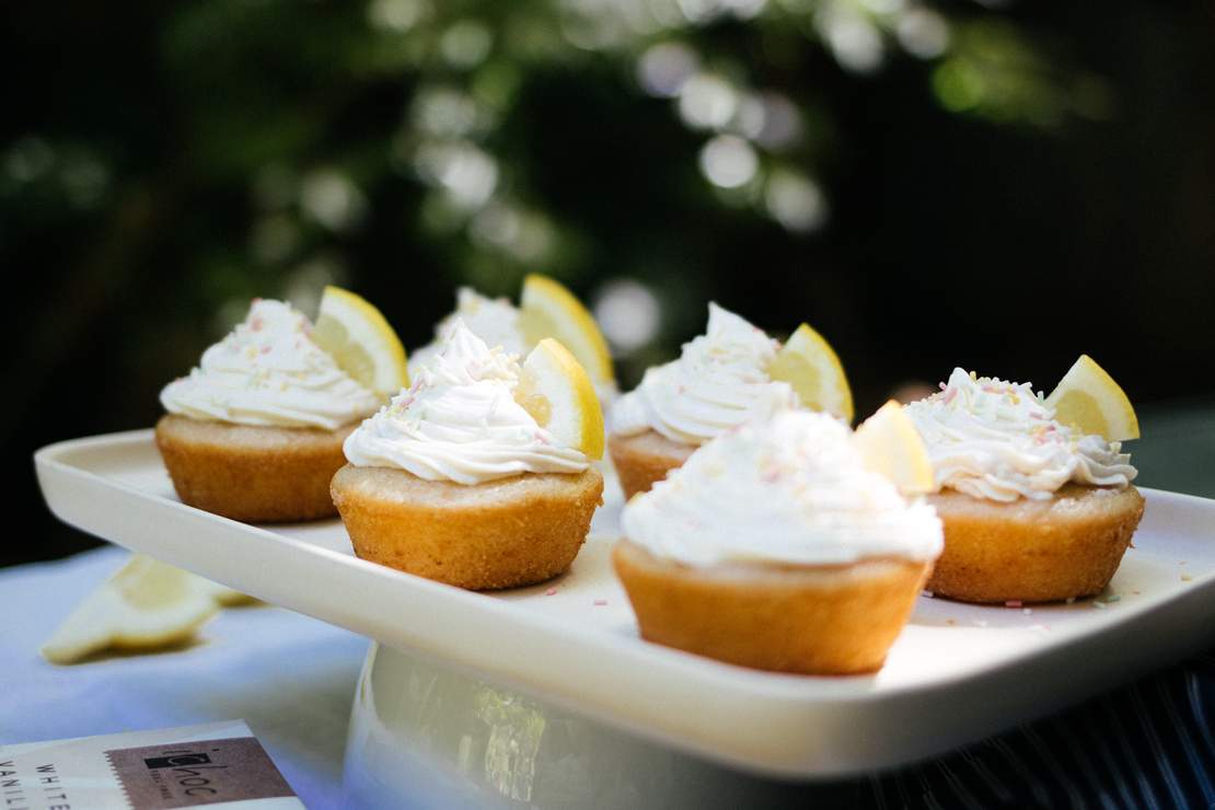 R407 Vegane Zitronen-Cupcakes mit weißer Schokolade