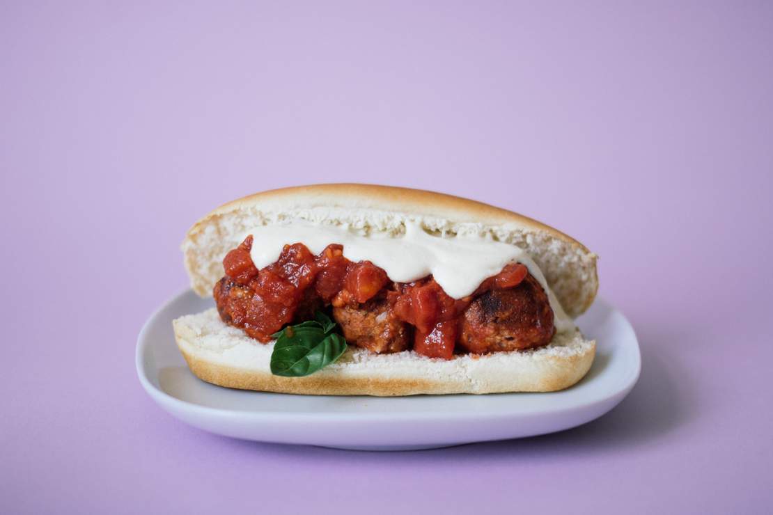 R303 Veganes Meatball Sandwich