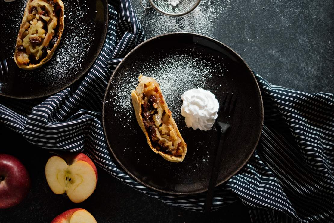 R437 Vegan Apple Strudel