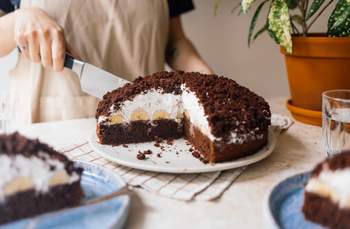 Vegan Mole Cake (German Banana Cream Chocolate Cake) 