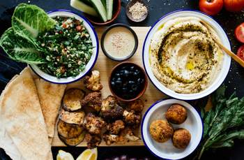 Vegan hummus platter with falafel, tabbouleh & makali