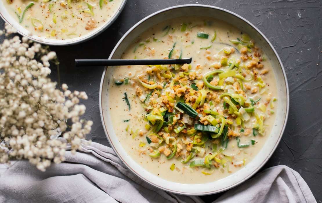 Vegane Käse-Lauch-Suppe mit „Hack"