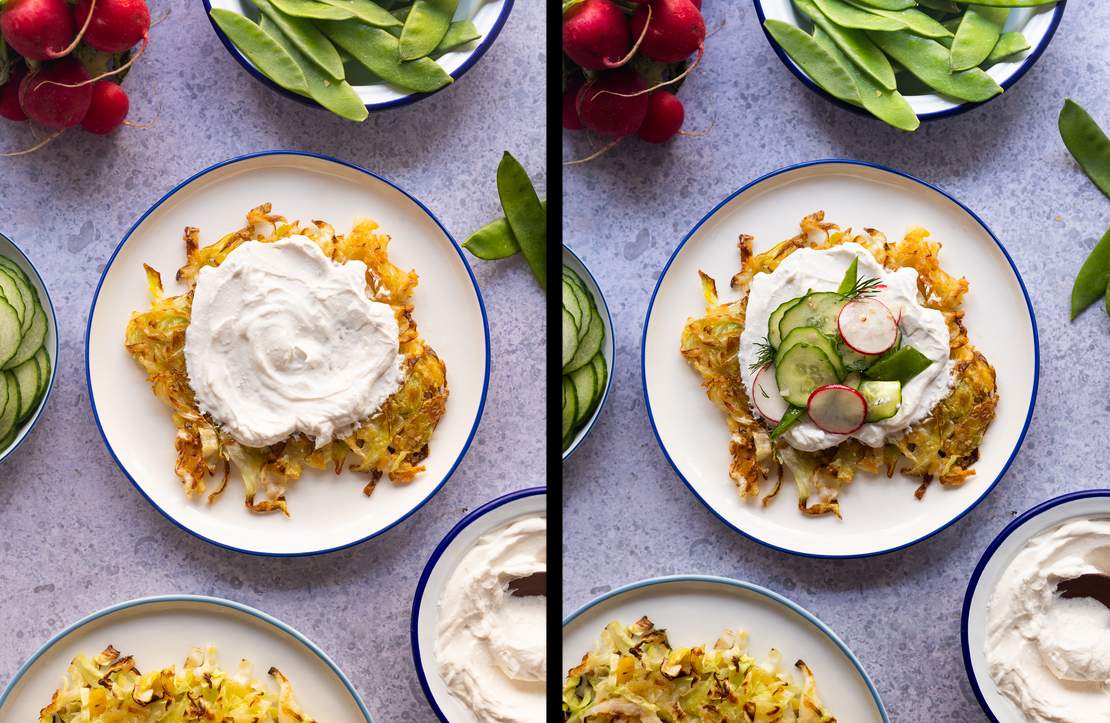 R972 Spitzkohl-Rösti mit Sour Cream und Radieschen-Gurken-Zuckerschoten-Salat