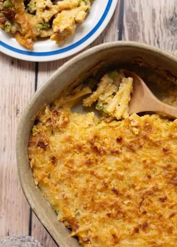 Vegan Mac'n'Cheese Casserole with Peas and Ham 