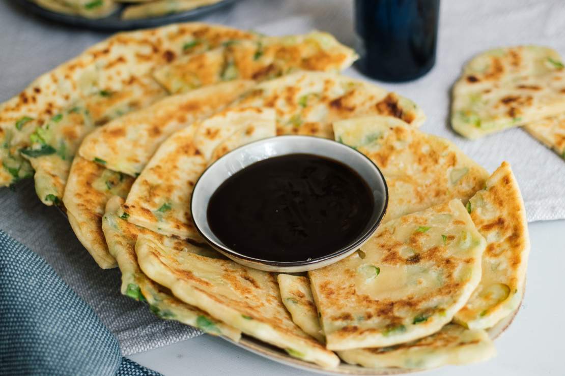 R162 Vegane Herzhafte Pancakes mit Frühlingszwiebeln