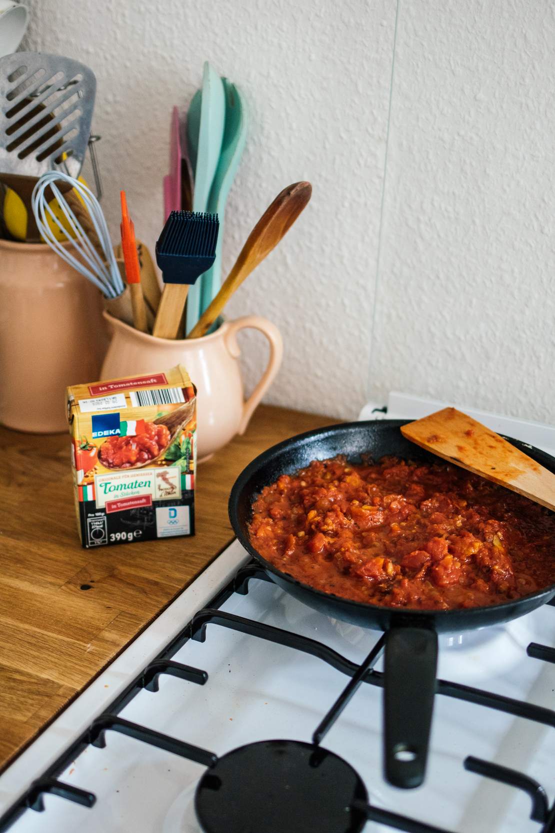 R283 Grilled bread with tomato spread