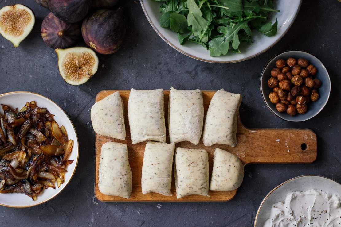 R535 Vegan Flatbread Mini Pizza with Figs and Balsamic Onions