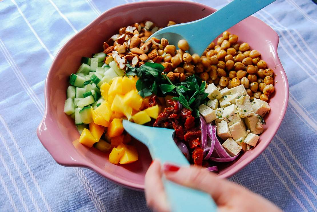 R24 Summer chickpea salad