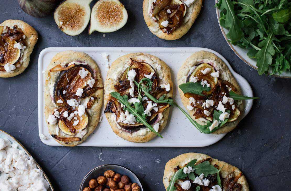R535 Vegan Flatbread Mini Pizza with Figs and Balsamic Onions