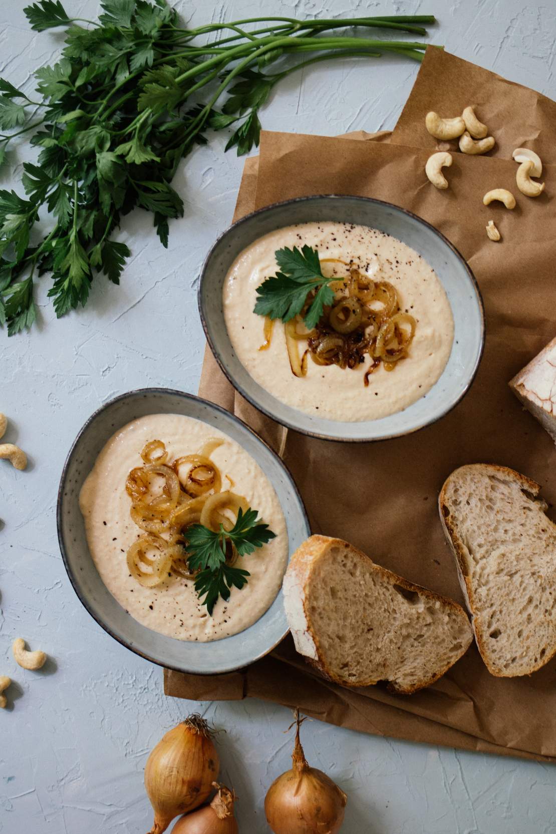 R87 Veganer Zwiebeldip