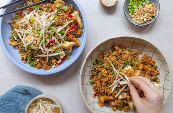 Veganer Stir Fry Reis mit Tofu