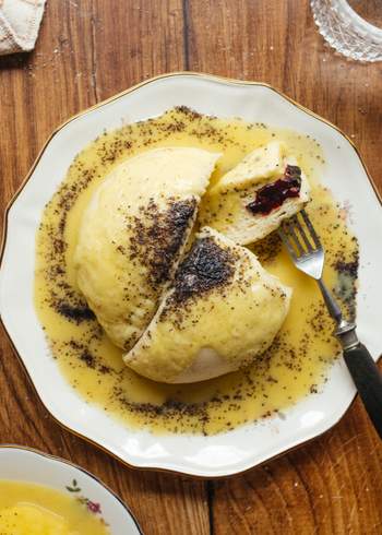 Vegan “Germknödel“ with Vanilla Sauce (Yeast Dumplings)