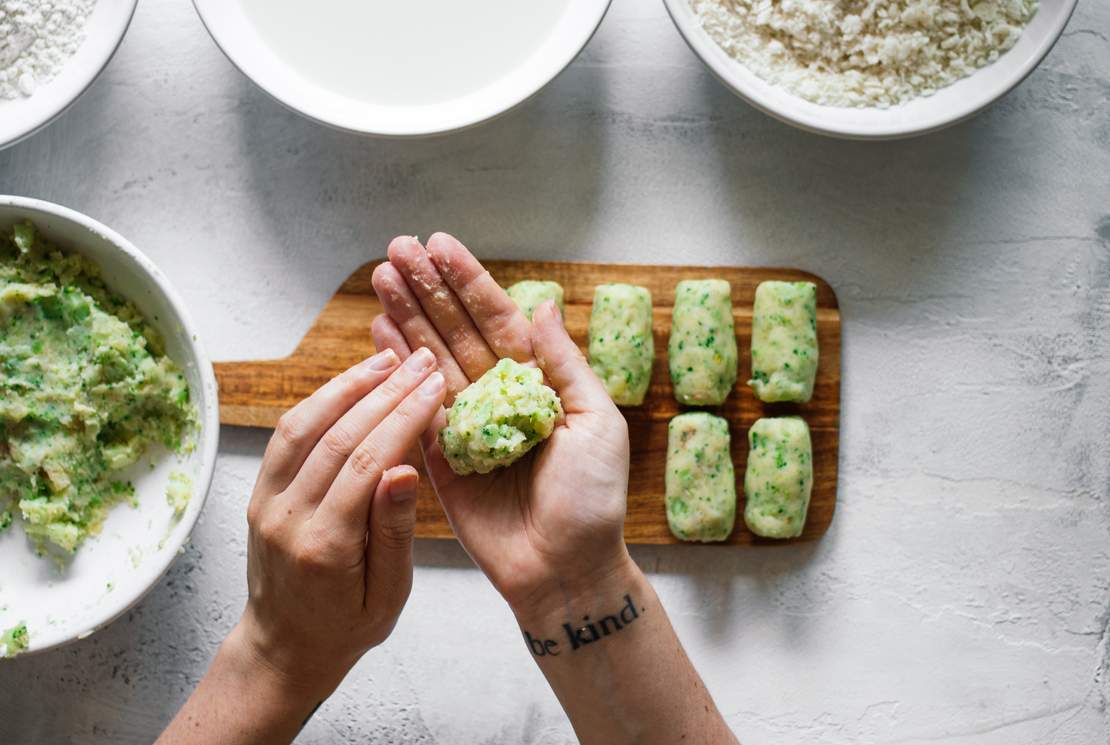 R560 Vegane Brokkoli-Kroketten mit Kräuterdip