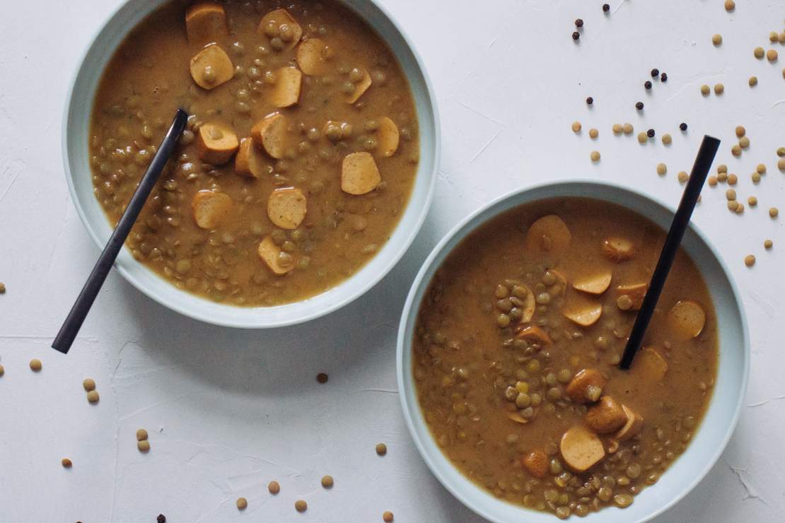 R227 Gebrannte Linsensuppe mit veganen Wienern